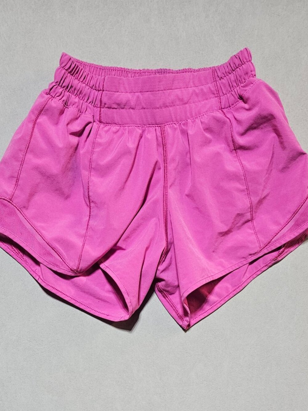 Lululemon Women’s Pink Hotty Hot Shorts Yoga Athletic Running Short 2.5' size 2